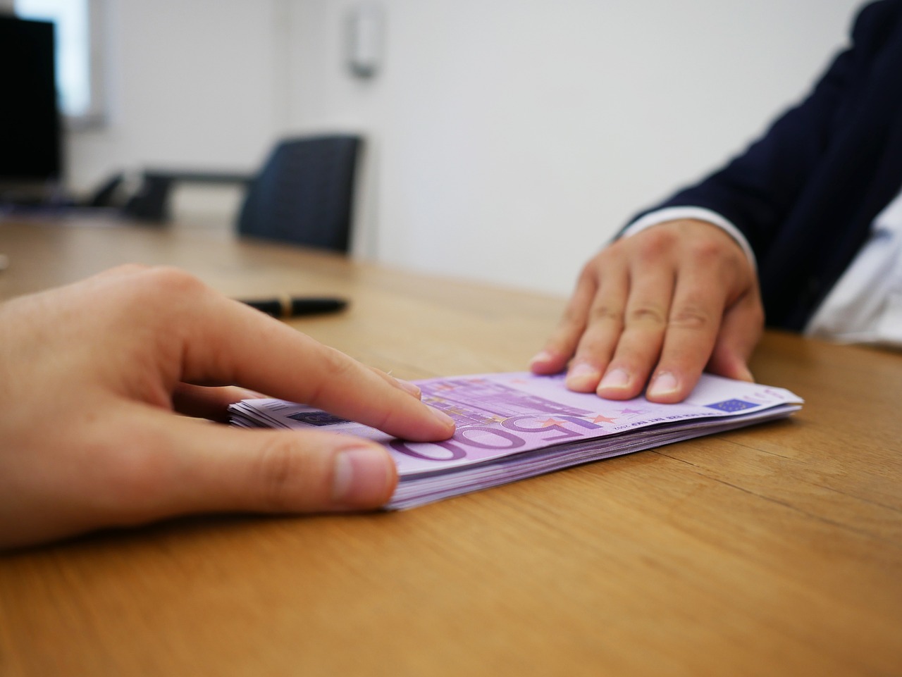 Infografica sull'indennità di frequenza 2025 con importo e requisiti per i beneficiari.